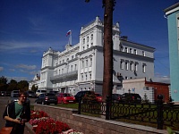 Входная группа Администрация Сарапула (Мэрия Сарапула).  Красная площадь,  8